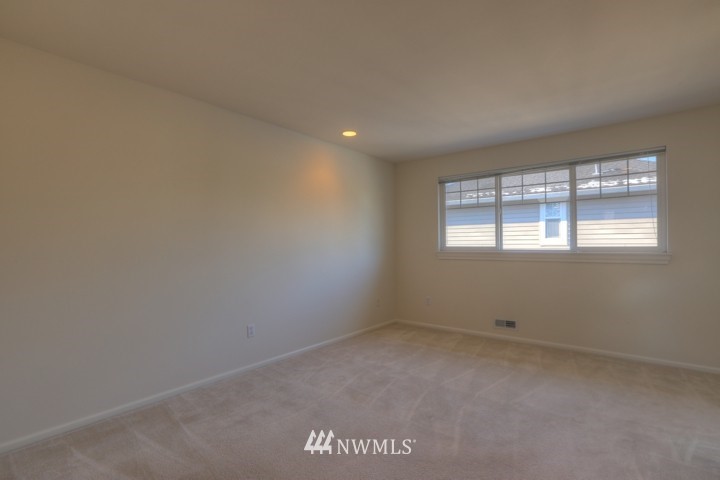 18709 109 Lane Southeast Renton, WA 98055 - Photo 15 of 25 Gallery Image 15