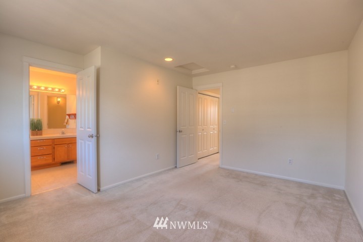 18709 109 Lane Southeast Renton, WA 98055 - Photo 16 of 25 Gallery Image 16