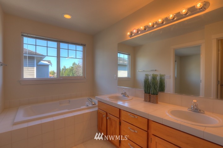 18709 109 Lane Southeast Renton, WA 98055 - Photo 17 of 25 Gallery Image 17