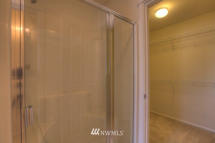 18709 109 Lane Southeast Renton, WA 98055 - Photo 18 of 25 Gallery Image 18