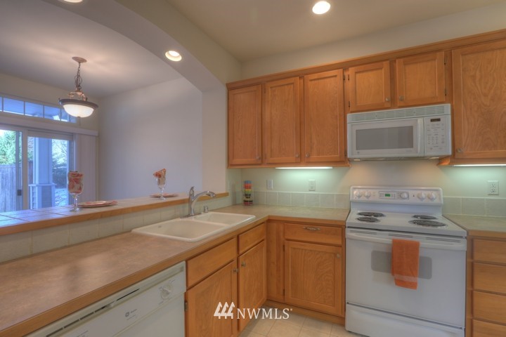 18709 109 Lane Southeast Renton, WA 98055 - Photo 3 of 25 Gallery Image 3