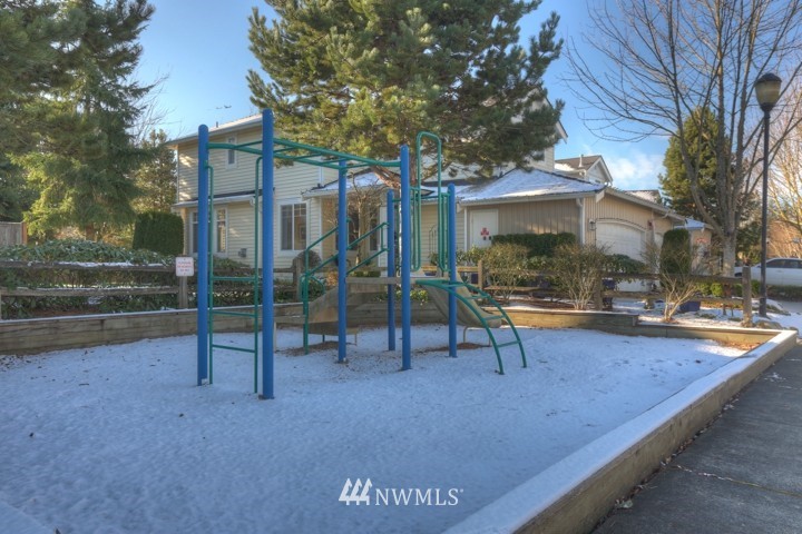 18709 109 Lane Southeast Renton, WA 98055 - Photo 24 of 25 Gallery Image 24