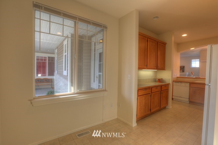 18709 109 Lane Southeast Renton, WA 98055 - Photo 5 of 25 Gallery Image 5