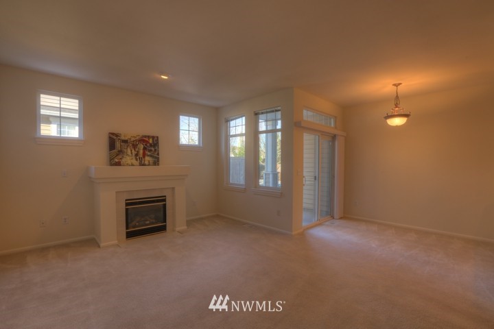 18709 109 Lane Southeast Renton, WA 98055 - Photo 7 of 25 Gallery Image 7