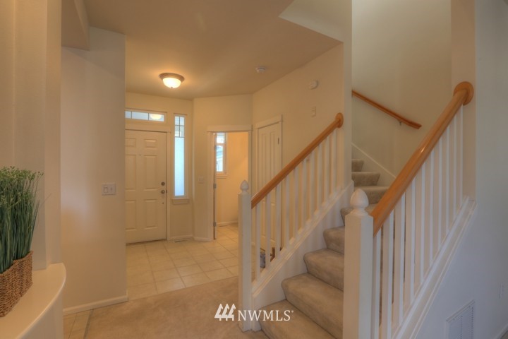 18709 109 Lane Southeast Renton, WA 98055 - Photo 8 of 25 Gallery Image 8