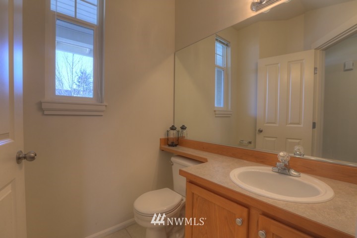 18709 109 Lane Southeast Renton, WA 98055 - Photo 9 of 25 Gallery Image 9