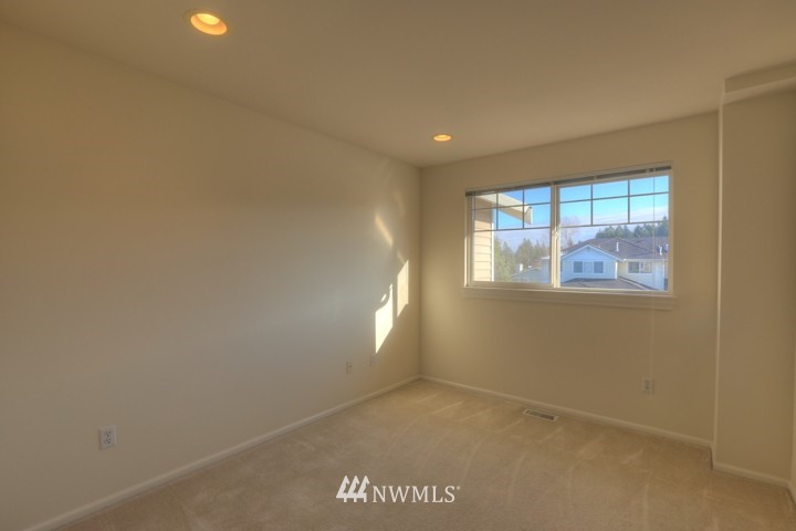 18709 109 Lane Southeast Renton, WA 98055 - Photo 10 of 25 Gallery Image 10