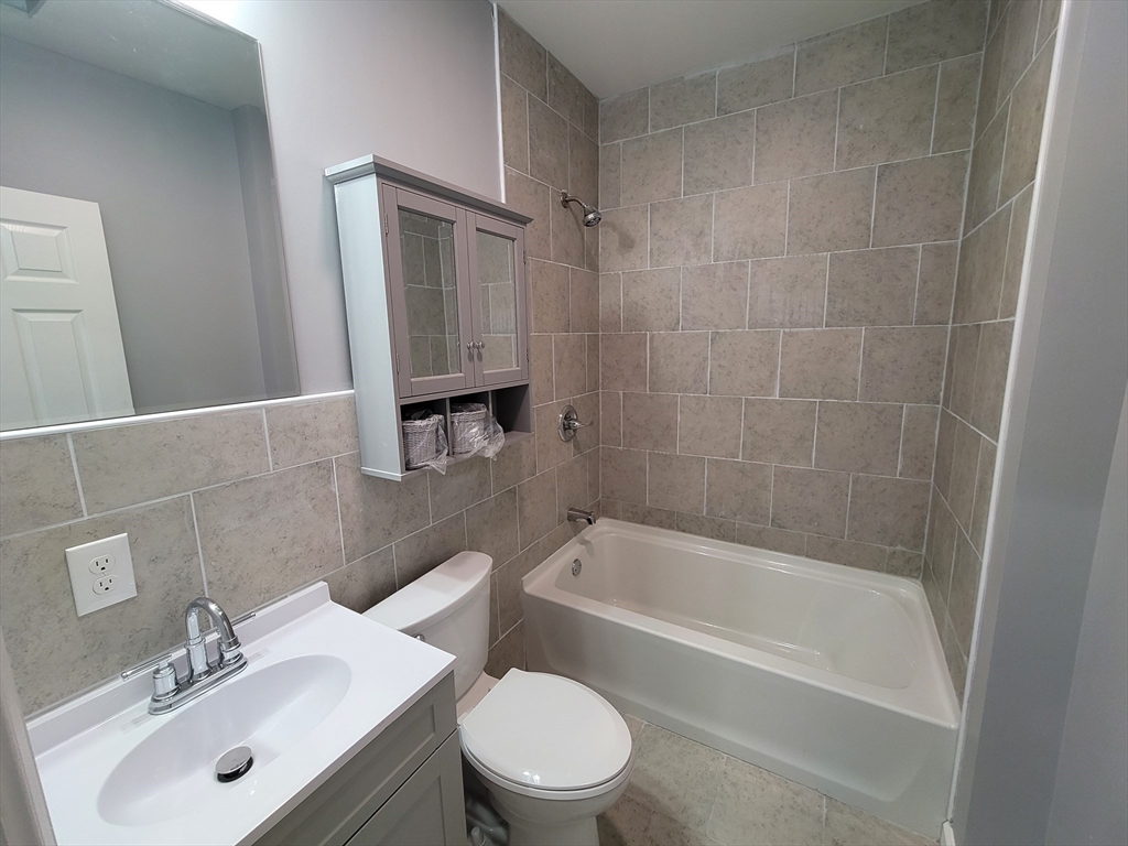 166 Northampton Avenue, Unit 2 Springfield, MA 01109 - Photo 6 of 10