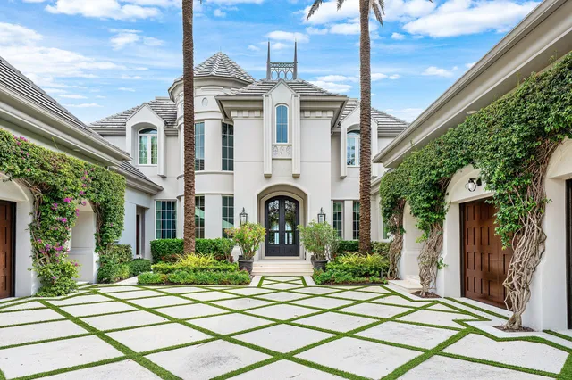 a view of a interior of the house