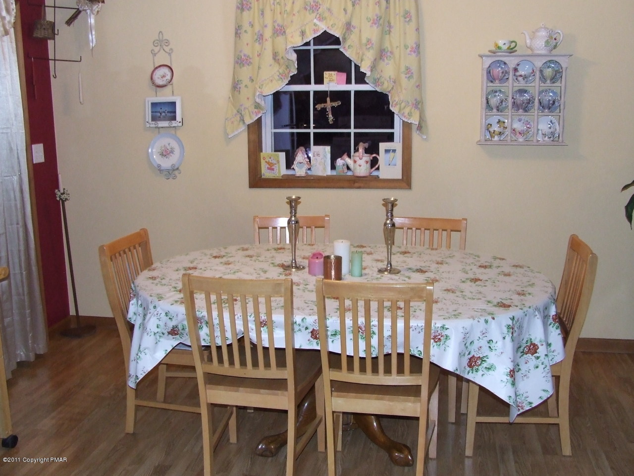 37 Edelweiss Road East Stroudsburg, PA 18302 - Photo 3 of 13 Eating Area