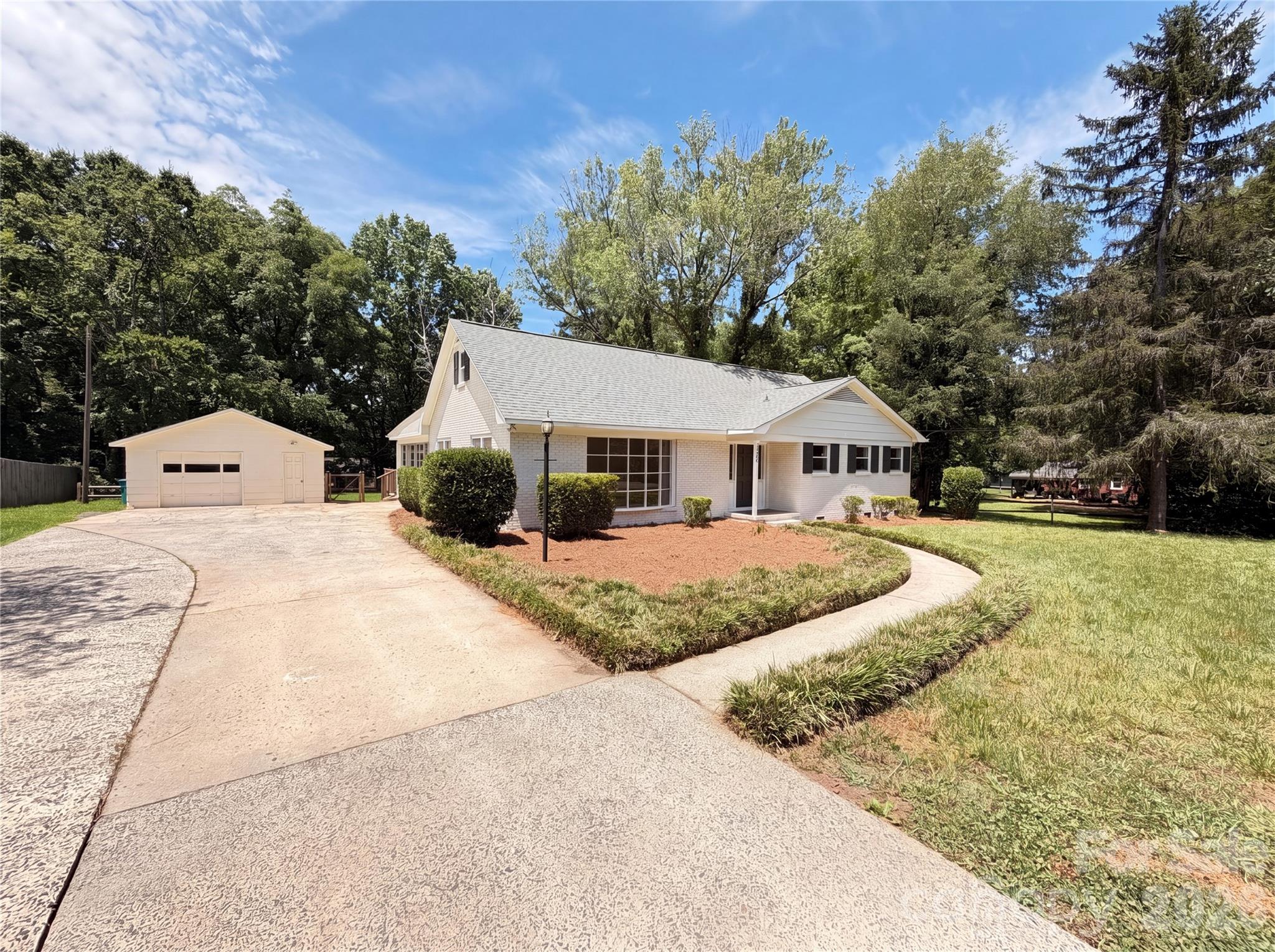 11932 Idlewild Road Matthews, NC 28105 - Photo 2 of 19