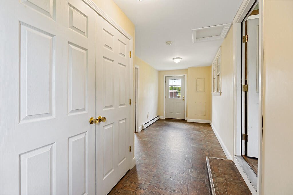 2525 West River Road Sidney, ME 04330 - Photo 16 of 41 Nice large breezeway
