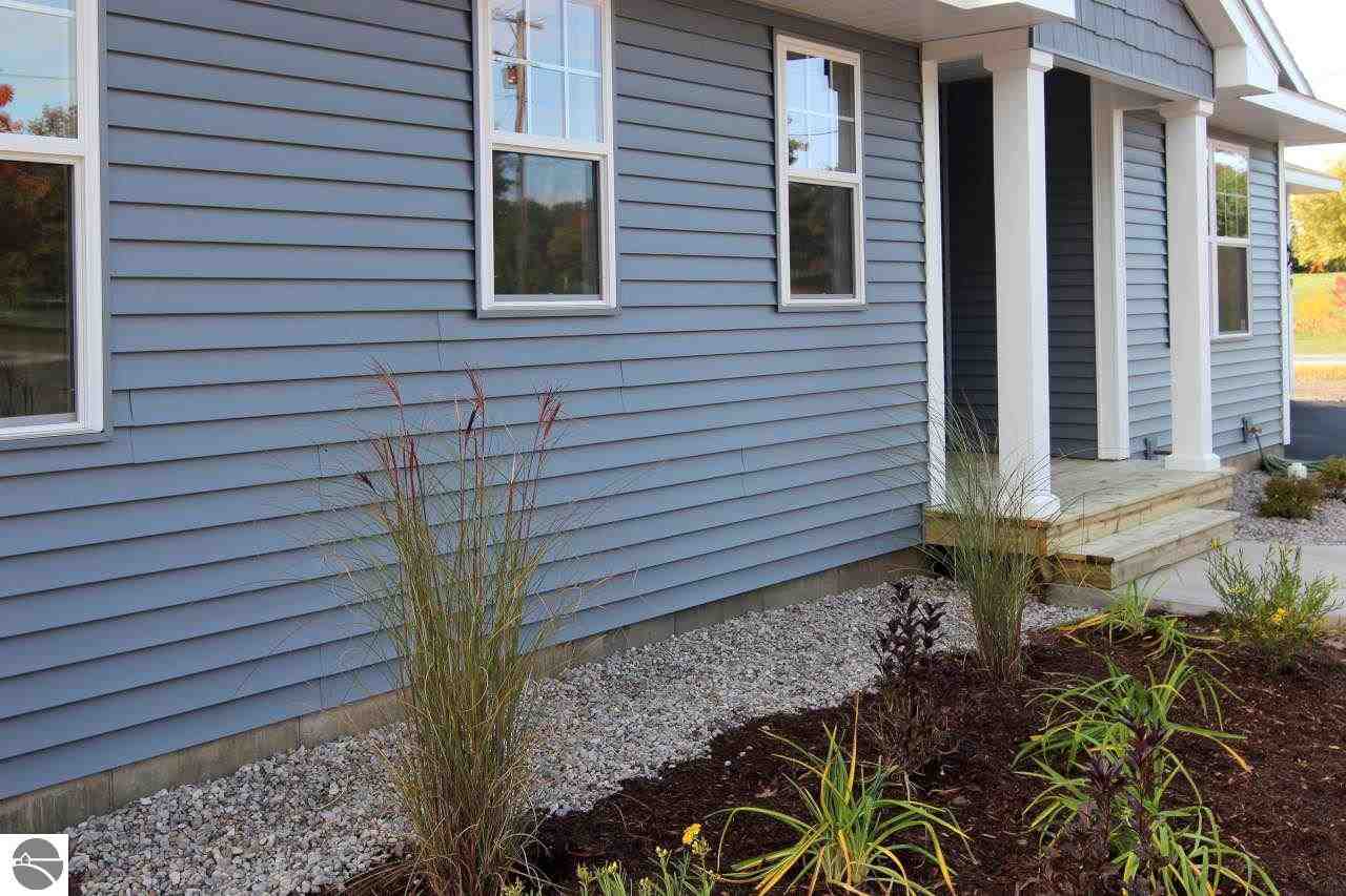 6089 Sterling Road Traverse City, MI 49686 - Photo 2 of 22 1791475-1.JPG