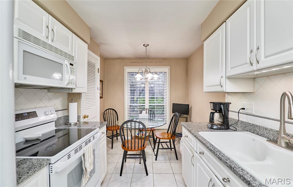 1525 Hampton Hall Drive, Unit 5 Chesterfield, MO 63017 - Photo 12 of 39