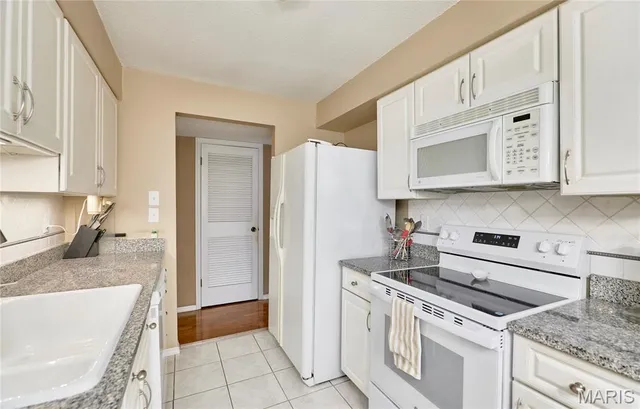 $250,000 | 1525 Hampton Hall Drive, Unit 5, Chesterfield, MO 63017