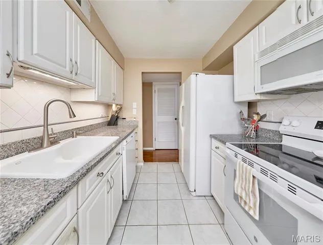 $250,000 | 1525 Hampton Hall Drive, Unit 5, Chesterfield, MO 63017