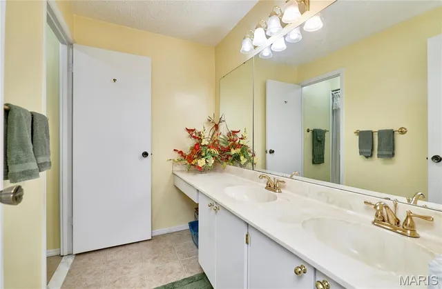 $250,000 | 1525 Hampton Hall Drive, Unit 5, Chesterfield, MO 63017