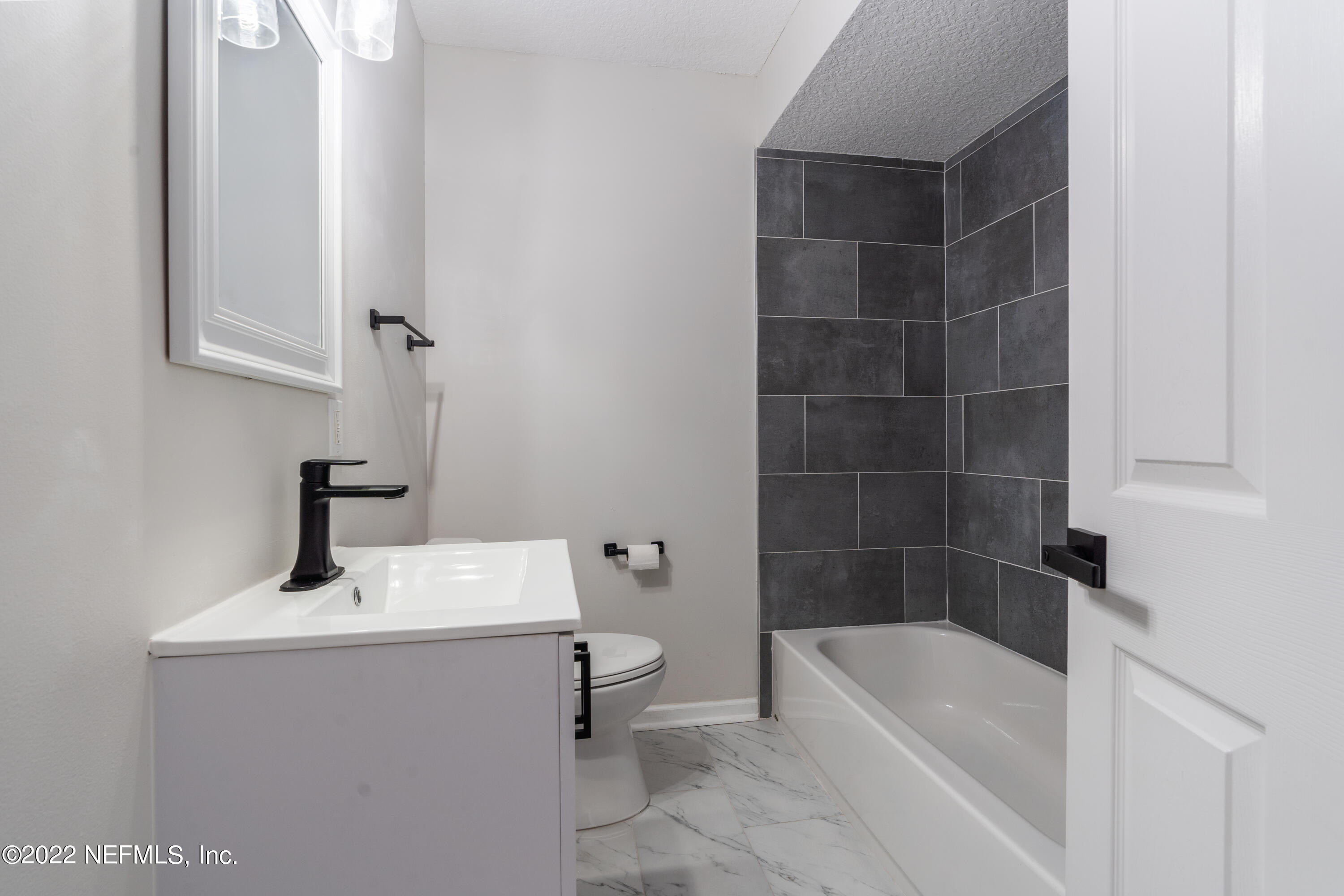 1661 Charon Road Jacksonville, FL 32205 - Photo 27 of 44 guest bath