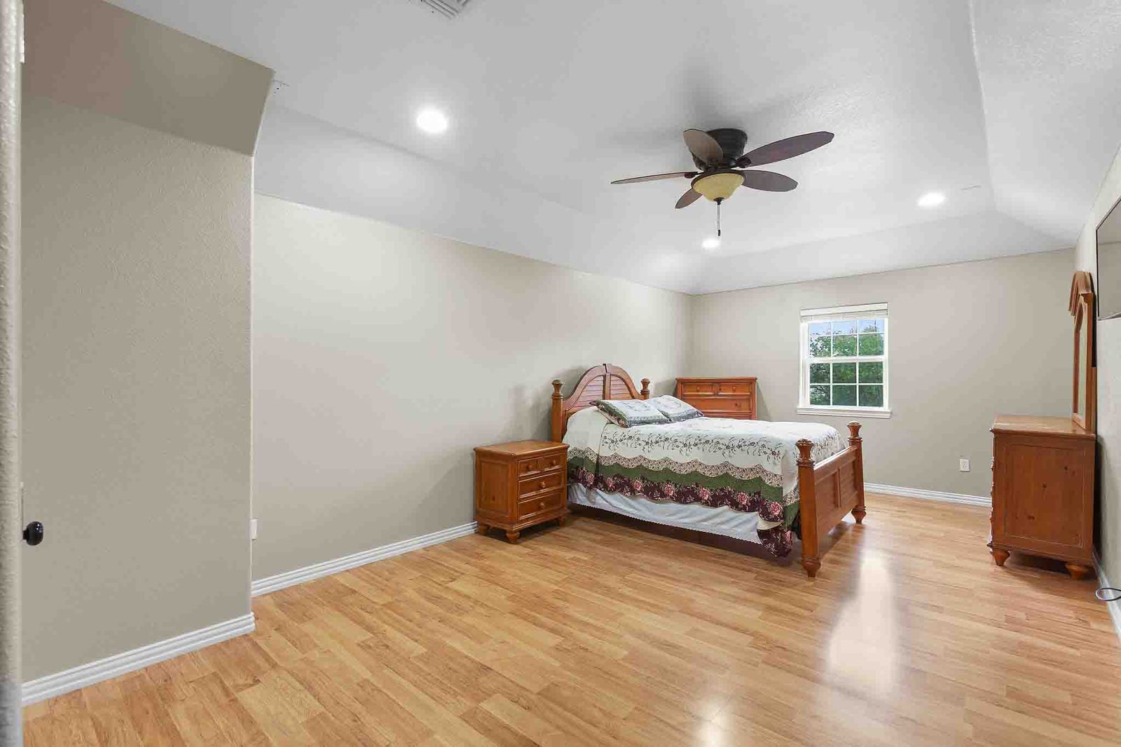 323 Woodbrook Trail Buda, TX 78610 - Photo 22 of 40 Spacious room featuring wood-finish flooring, vaulted ceiling with a ceiling fan, recessed lighting, and a window providing natural illumination