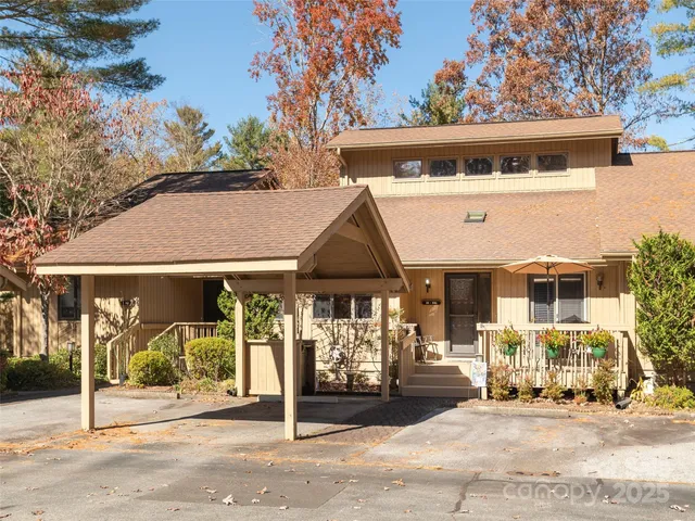 $395,000 | 303 North Scarlet Oak Lane, Hendersonville, NC 28791