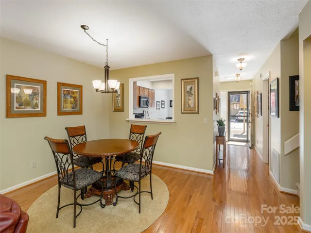 $395,000 | 303 North Scarlet Oak Lane, Hendersonville, NC 28791