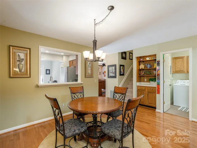 $395,000 | 303 North Scarlet Oak Lane, Hendersonville, NC 28791