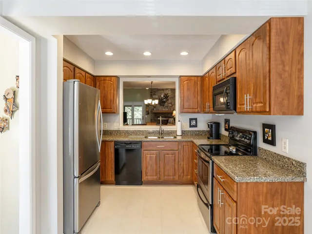 $395,000 | 303 North Scarlet Oak Lane, Hendersonville, NC 28791