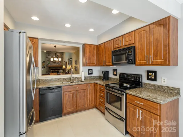 $395,000 | 303 North Scarlet Oak Lane, Hendersonville, NC 28791