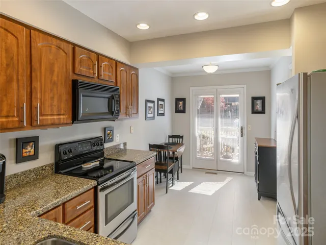 $395,000 | 303 North Scarlet Oak Lane, Hendersonville, NC 28791