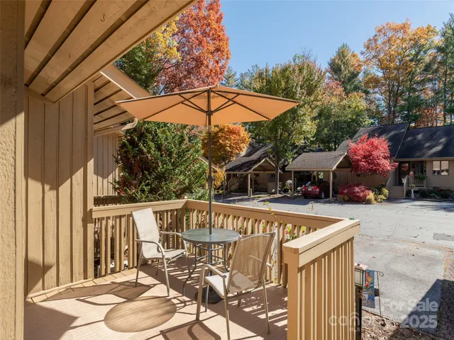 $395,000 | 303 North Scarlet Oak Lane, Hendersonville, NC 28791