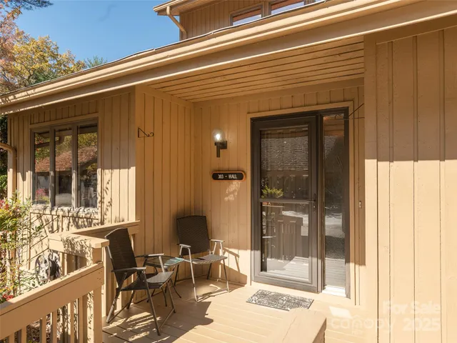 $395,000 | 303 North Scarlet Oak Lane, Hendersonville, NC 28791