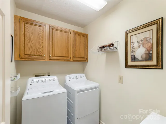 $395,000 | 303 North Scarlet Oak Lane, Hendersonville, NC 28791