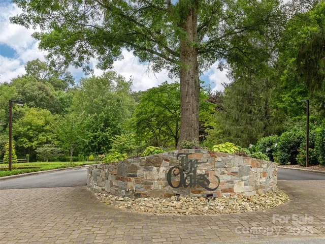 $395,000 | 303 North Scarlet Oak Lane, Hendersonville, NC 28791