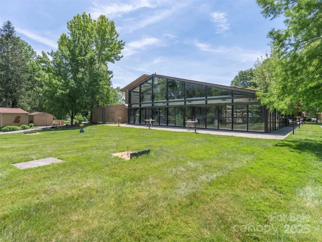 $395,000 | 303 North Scarlet Oak Lane, Hendersonville, NC 28791