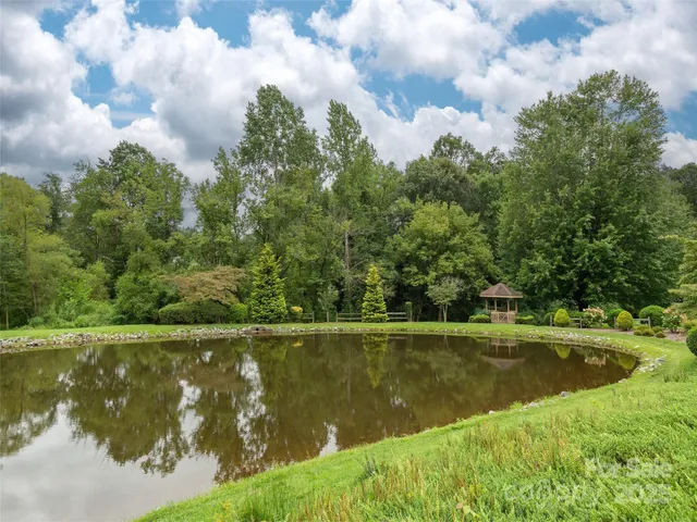 $395,000 | 303 North Scarlet Oak Lane, Hendersonville, NC 28791