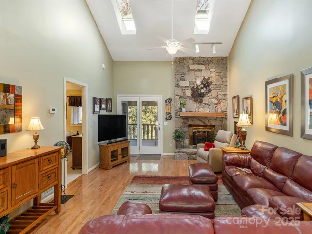 $395,000 | 303 North Scarlet Oak Lane, Hendersonville, NC 28791