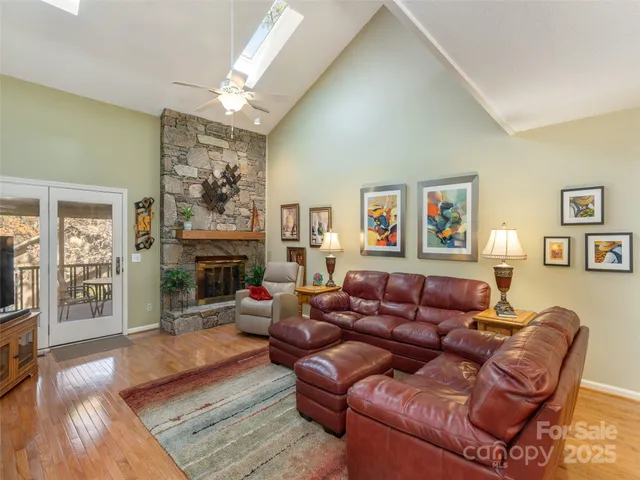 $395,000 | 303 North Scarlet Oak Lane, Hendersonville, NC 28791