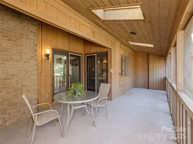 $395,000 | 303 North Scarlet Oak Lane, Hendersonville, NC 28791