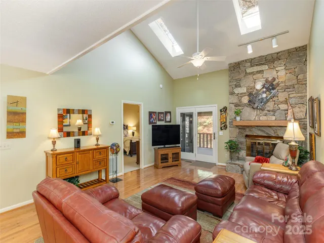 $395,000 | 303 North Scarlet Oak Lane, Hendersonville, NC 28791