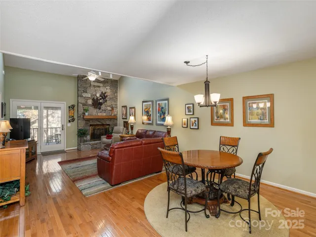 $395,000 | 303 North Scarlet Oak Lane, Hendersonville, NC 28791