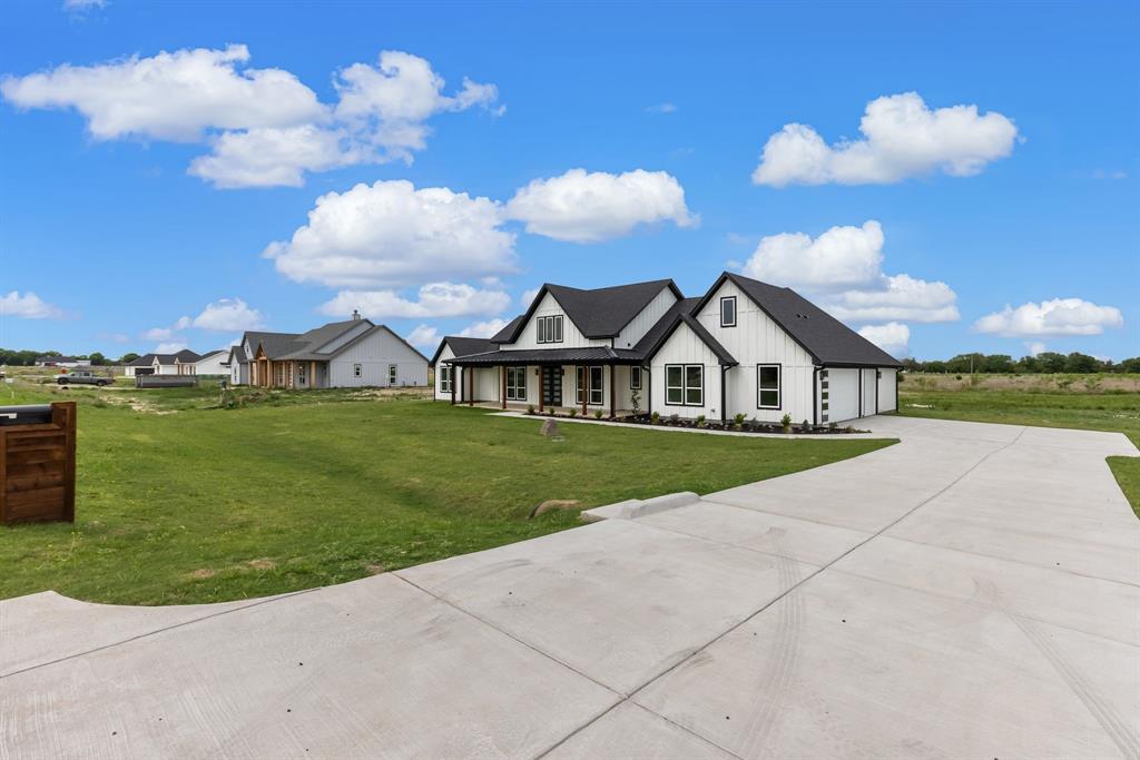 3093 Willow Road Celeste, TX 75423 - Photo 7 of 40 a view of house with garden