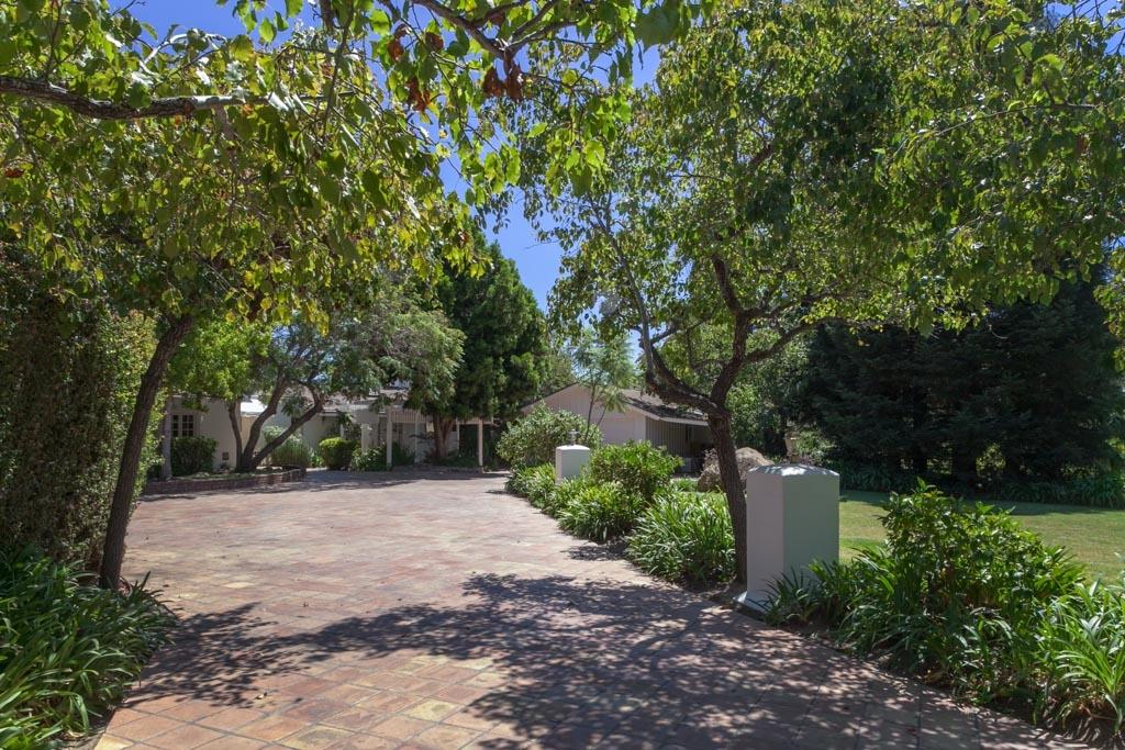 2620 Tallant Road Santa Barbara, CA 93105 - Photo 3 of 27 Driveway entry
