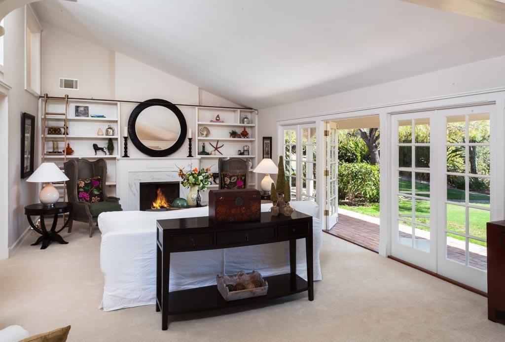 2620 Tallant Road Santa Barbara, CA 93105 - Photo 4 of 27 001 Living Room