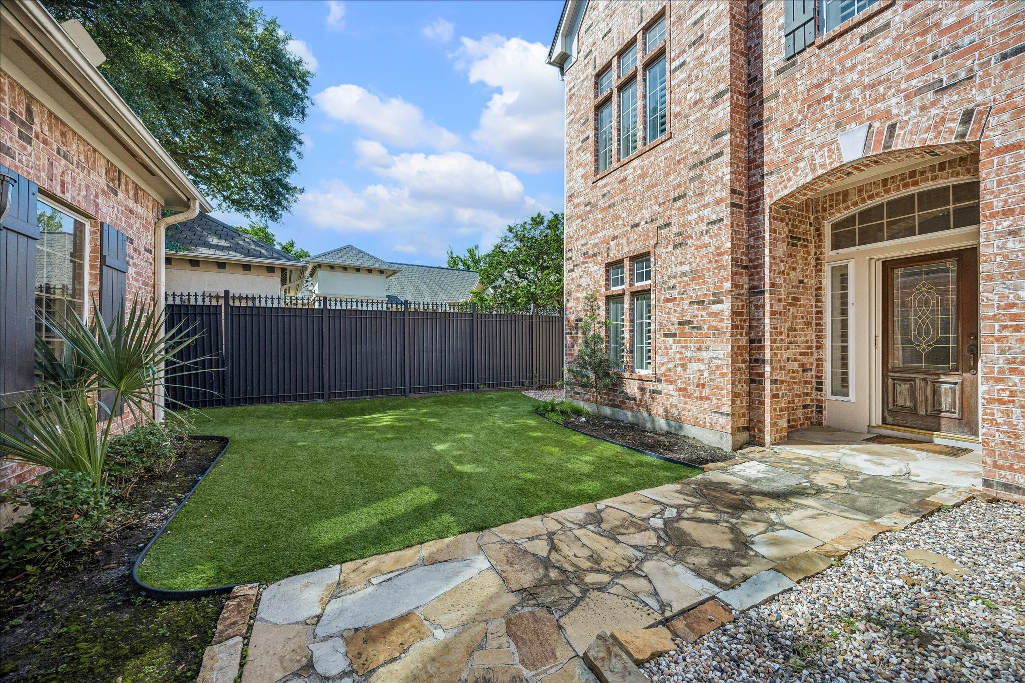 3047 Bonnebridge Way Boulevard Houston, TX 77082 - Photo 6 of 50 Welcome guests with this professionally designed entrance area, featuring high-quality turf specifically installed as a personal putting green for golf enthusiasts.