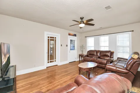 $325,000 | 1433 Scharpe Street, Houston, TX 77023