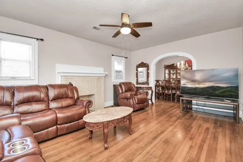 $325,000 | 1433 Scharpe Street, Houston, TX 77023