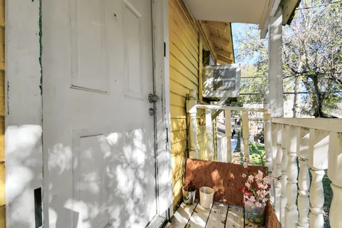 $325,000 | 1433 Scharpe Street, Houston, TX 77023