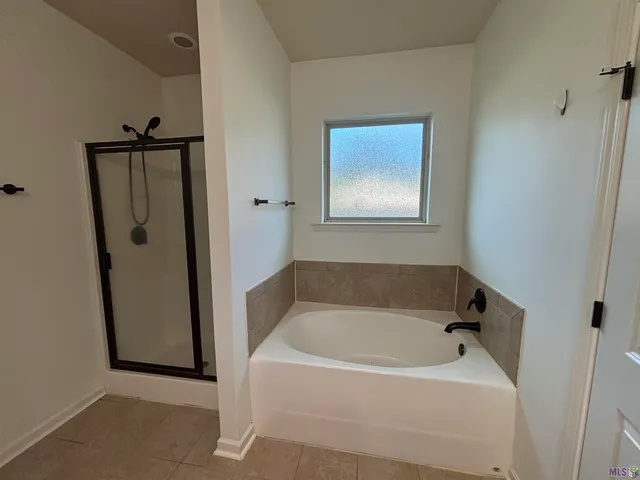 $2,000 | 510 Greenwich Drive, Baton Rouge, LA 70820