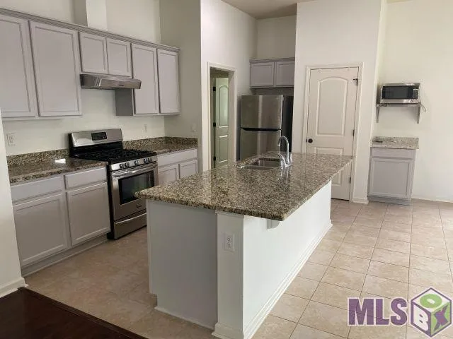 $2,000 | 510 Greenwich Drive, Baton Rouge, LA 70820