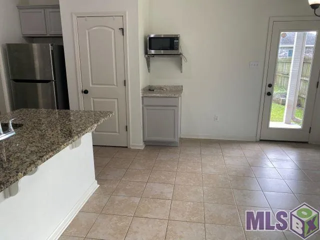 $2,000 | 510 Greenwich Drive, Baton Rouge, LA 70820